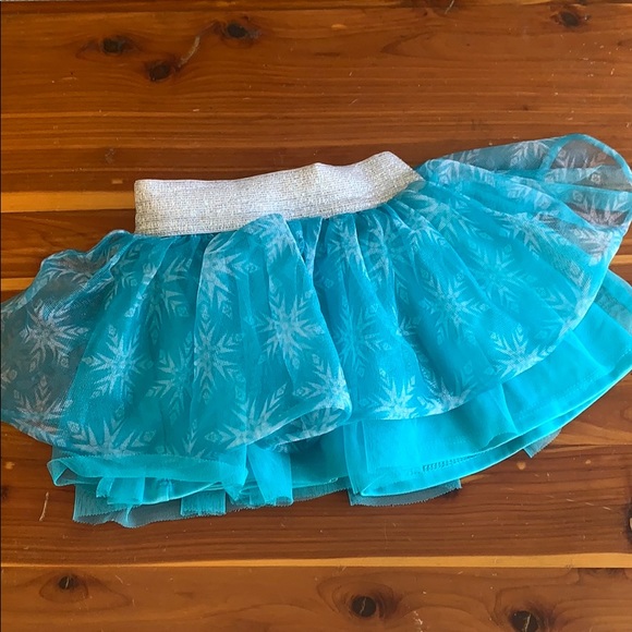 Size 2t tutu Elsa and Minnie Mouse - Picture 3 of 3